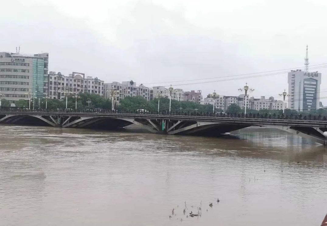 “汛”速出動，逆雨而行